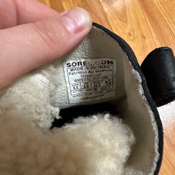 Women's Black Shearling Lined Boots - Picture 4 of 4